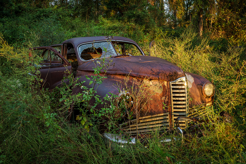 rusting Ford car in Florida